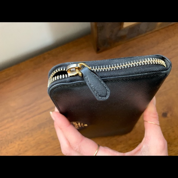 Prada Saffiano Leather Ziparpund Wallet Black - Picture 5 of 7